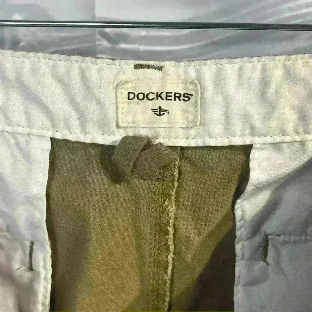 Dockers khaki shorts size 34